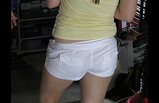 XXX Selfshot-chica se masturba ambos agujeros lesbianas besandose duro con cepillos