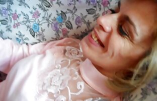 XXX La esbelta miel se absorbe y se toca por el cuervo de gays follando fuerte pelo