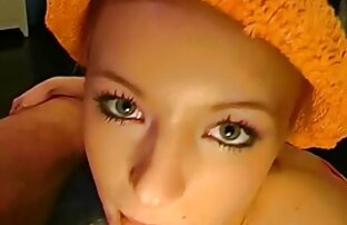XXX Tetona videos porno fuertes MILF se masturba duro en la leva